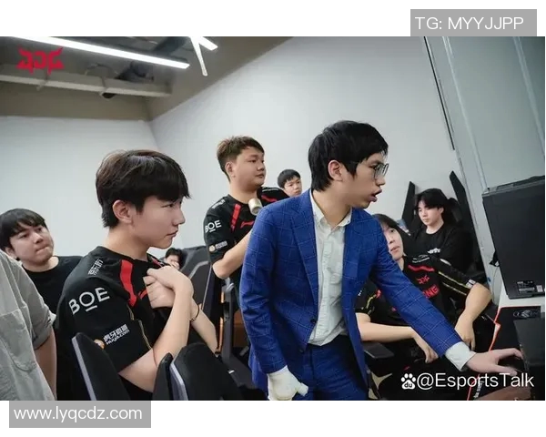 电竞数据赛后复盘FPX与JDG对决的速度分析与战术探讨